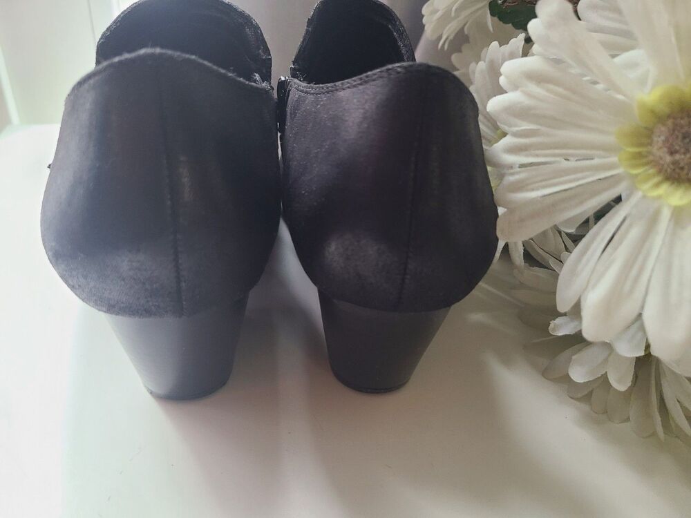 Yuu Raley  Women's Size 10 W Black Work Clogs Slip On Shoes - Picture 6 of 9